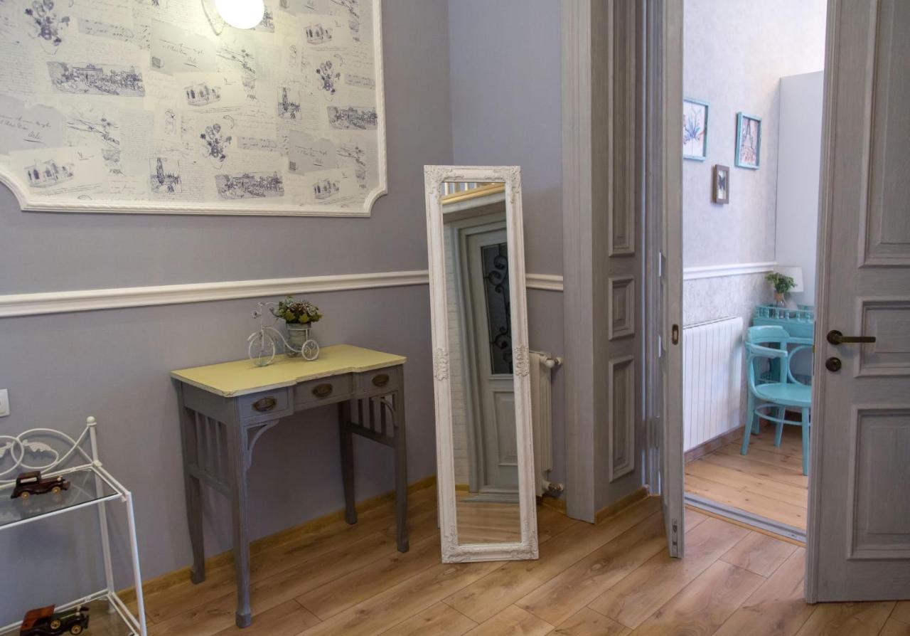 Apartament On Aghmashenebeli 26 Tbilisi Buitenkant foto