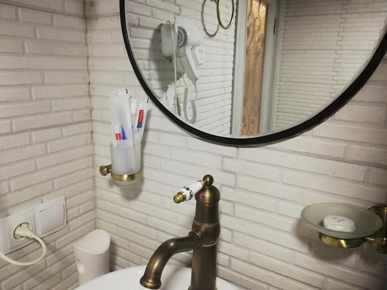 Apartament On Aghmashenebeli 26 Tbilisi Buitenkant foto